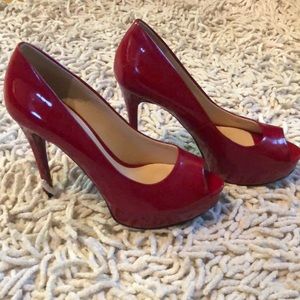 Red guess peep toe 5.5